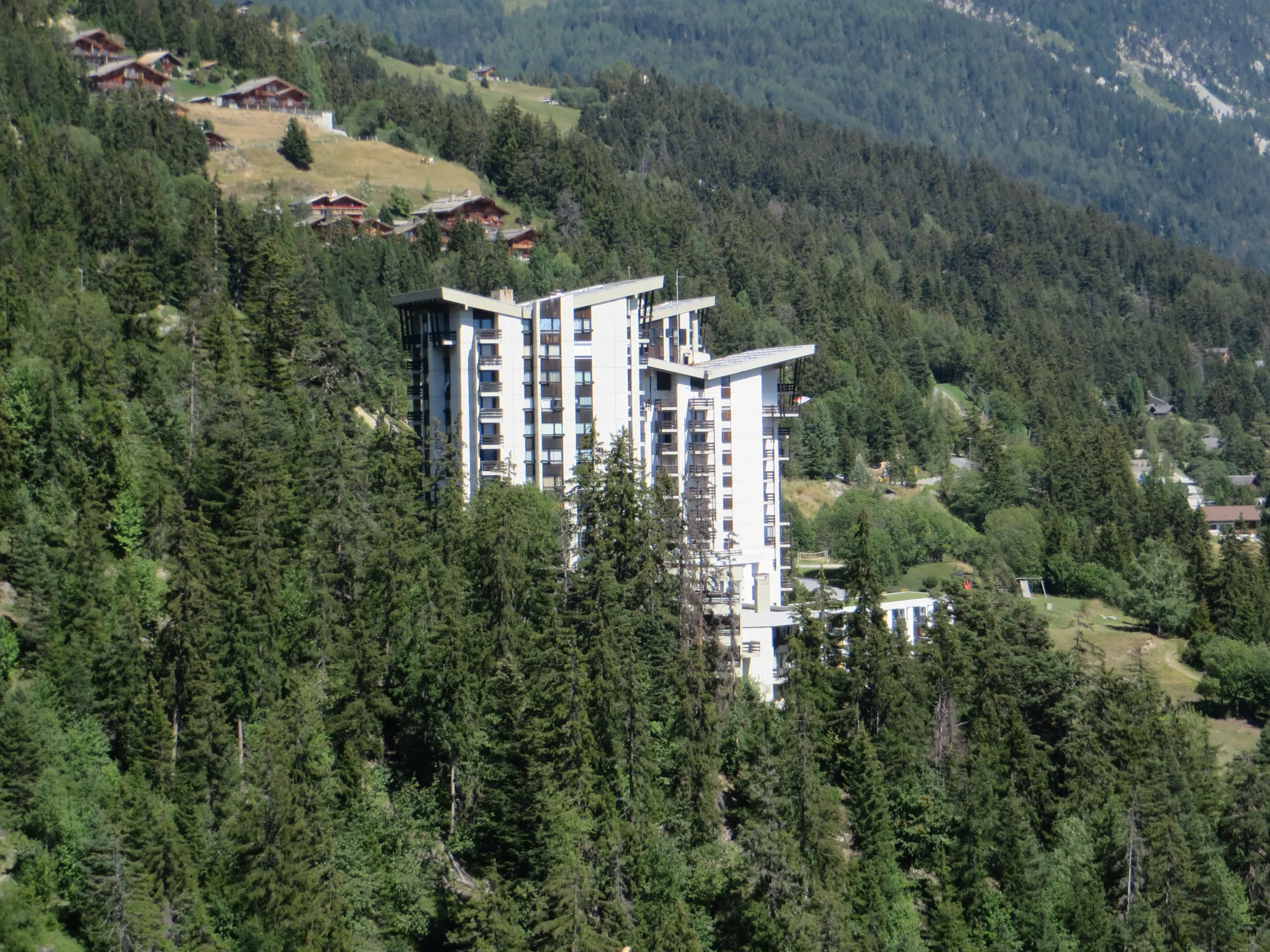 Paysage bâti station alpine