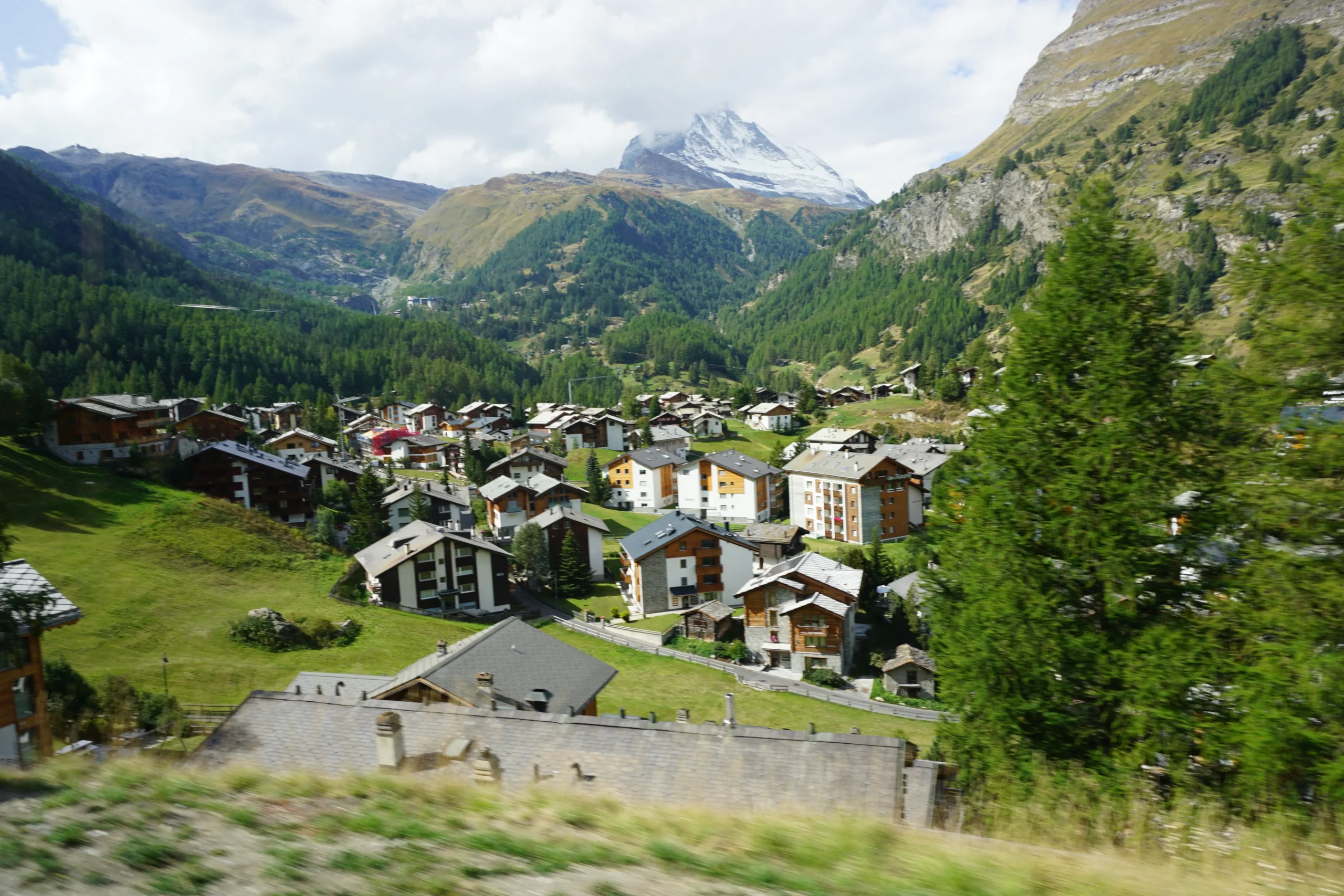 Paysage bâti station alpine